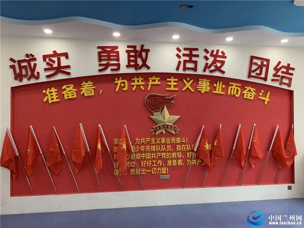 玩滑板的男孩逃脱2